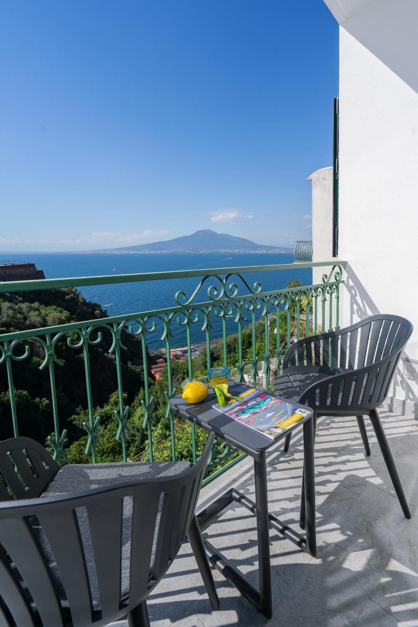 Sea View Deluxe Apartments Vico Equense Zewnętrze zdjęcie